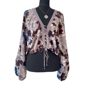 VESTIQUE ~ Long Blouse Sleeves Multicolor Floral Crop Top w/Crocheted Details